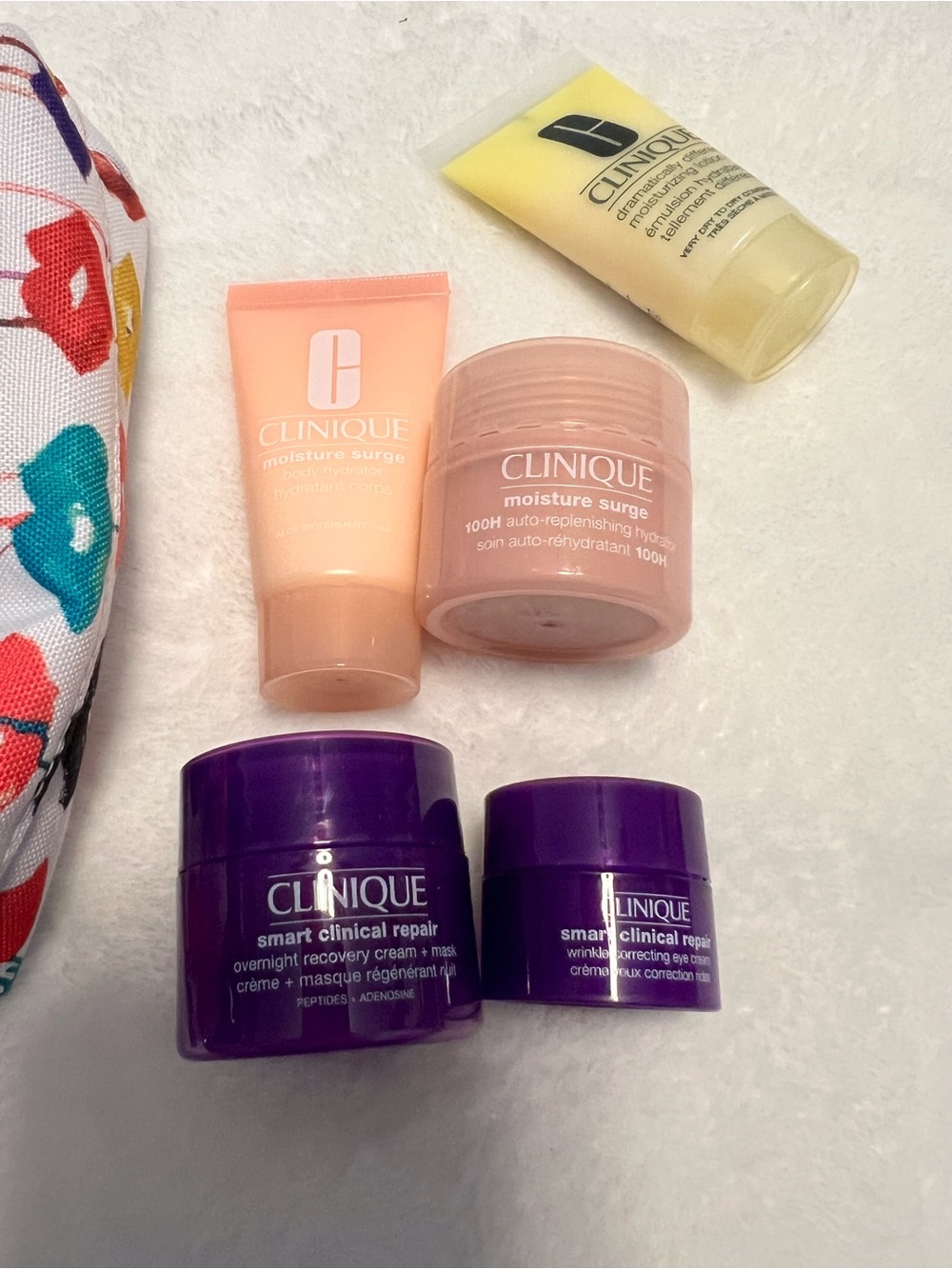 Clinique Mini Skincare Set with Purple Lip-Print Cosmetic Bag - Picture 5 of 15